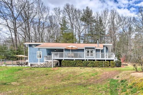 Hidden Murphy Home with Hot Tub, Pool and Grill!