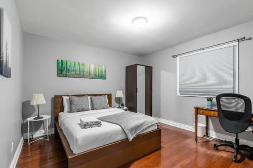 Newly Renovated - Modern 3BR Apartment - Trinity Bellwoods!
