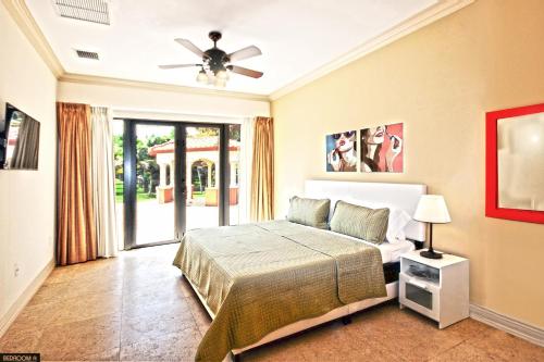 Chateau Paradiso Plantation Mansion - image 7