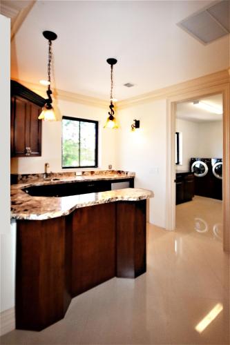 Chateau Paradiso Plantation Mansion - image 8