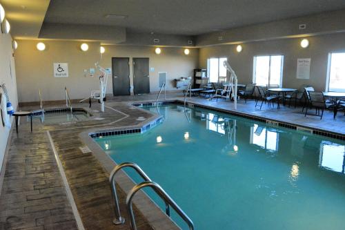 Holiday Inn Express Hotel & Suites Glendive