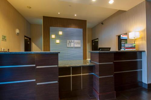 홀리데이 인 익스프레스 & 스위트 휴스턴 NW/벨트웨이 8 웨스트 로드 바이 IHG - 로비