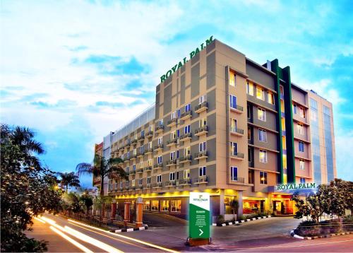 Royal Palm Hotel & Conference Center Cengkareng, Giacarta