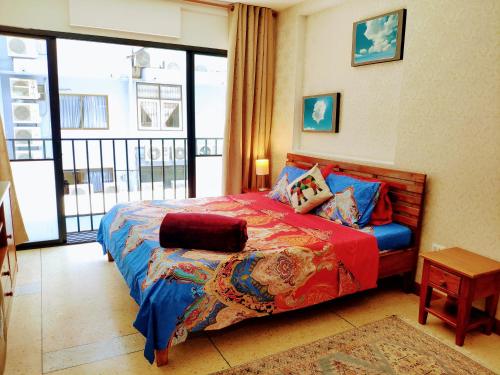 Studio with king bed, kitchen and balcony Studio with king bed, kitchen and balcony