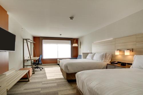 Holiday Inn Express & Suites Galesburg, an IHG Hotel