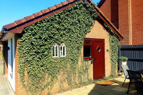 The Lodge - Entire Place, Own Front Door, , Cheshire