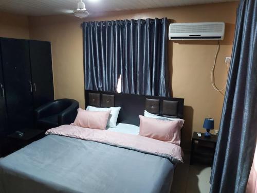 StayCation Suites And Apartment in Kosofe
