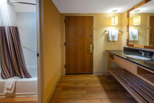 La Quinta Inn & Suites Deerfield Beach I-95