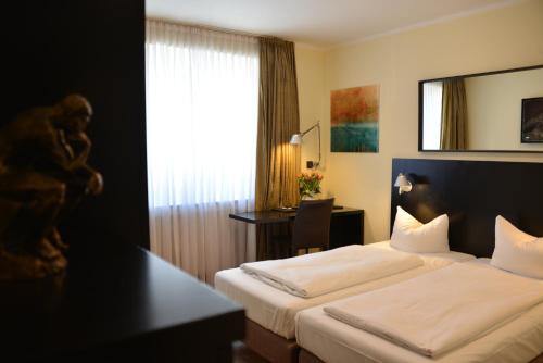 Double Room image 8