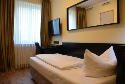 Single Room image 3