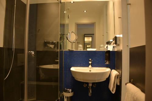 Single Room image 10