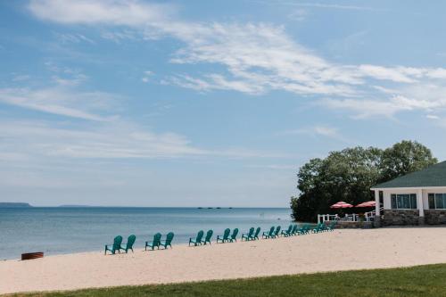 Breakers Resort - Lakeside in Saint Ignace, USA