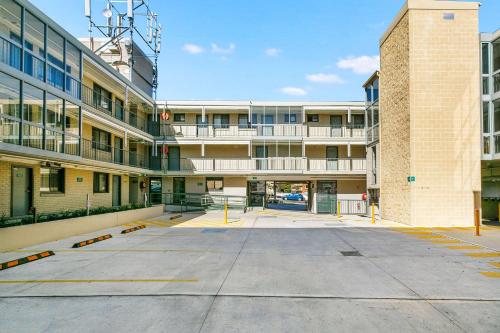 Quality Inn Sunshine Haberfield - image 2