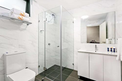Bathroom, Quality Inn Sunshine Haberfield in Ashfield
