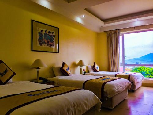 3 twin beds