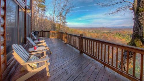 Three-Bedroom Holiday Home  room in Black Dog of Blue Ridge- Pet Friendly | Fenced In Yard | Hot Tub | Outdoor Fireplace