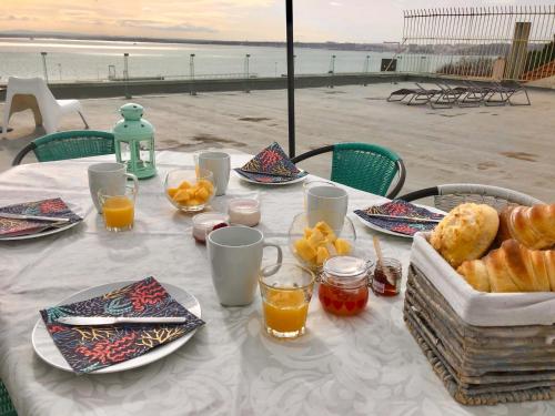 Charming Apartment in Alfama with river view!, Lisbonne