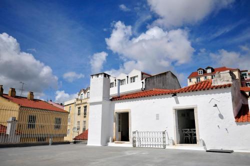 Charming Apartment in Alfama with river view!