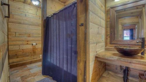 Candlestick Cottage by Escape to Blue Ridge - image 4