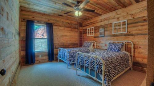 Candlestick Cottage by Escape to Blue Ridge - image 8