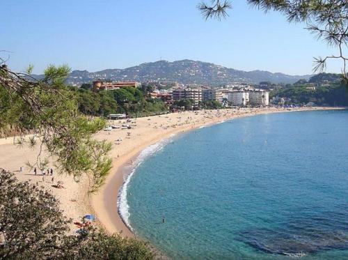 BEACH&POOL, 365 days OPEN in Fenals Beach