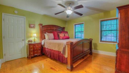 Firefly Lake House by Escape to Blue Ridge - image 4