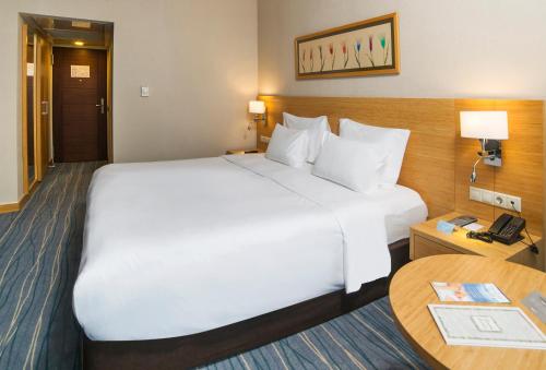 Standard Room image 6