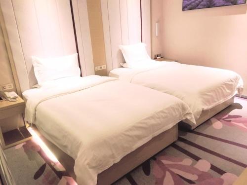 Superior Twin Bed Room image 1