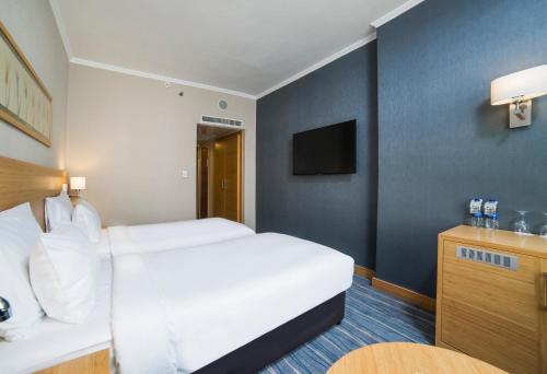 Standard Room image 7