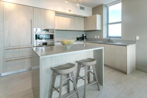 NEW 2019 CORNER SUITE OCEAN VIEW 18th Floor! - image 5