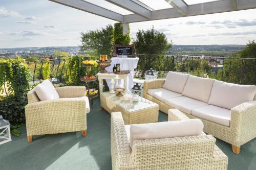 Балкон, Hotel Golden Key, 4 Stars Superior in Нітра