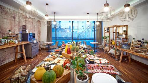 Restaurant, Radisson Blu Hotel, Kyiv Podil City Centre in Kyiv