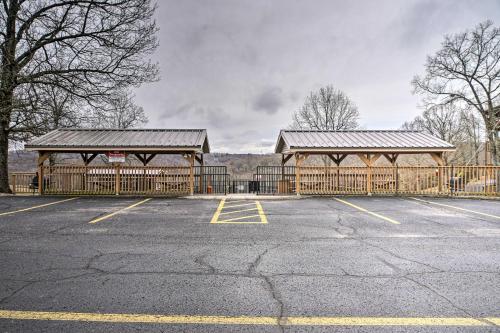 Ozark Mtn Family Condo 2 Mi to Silver Dollar City - image 5