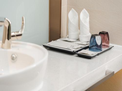 麗枫酒店·佛山洲村里广路浔峰岗地铁站店