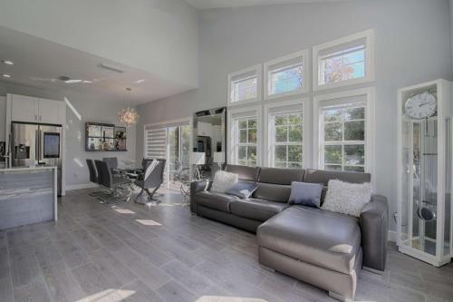 2701 Emerald Island - image 3