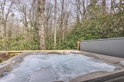 Private Blue Ridge Retreat Hot Tub and Pool Table!