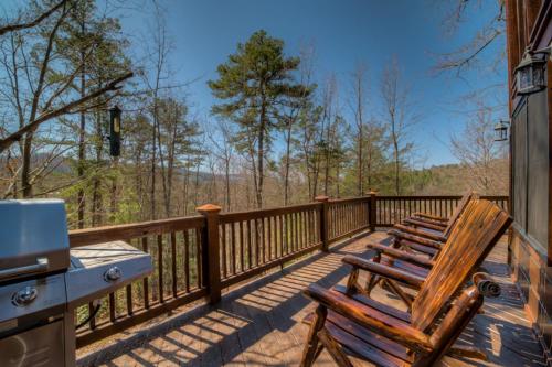 Hilltop Hideaway- EV Car Charger | Hot Tub | All Inclusive Game Room | Close to town - image 3