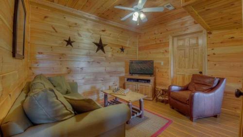 Heavens Whisper- Lake and Mountain Views | Outdoor Fire Pit | Aska Adventure Area - image 4