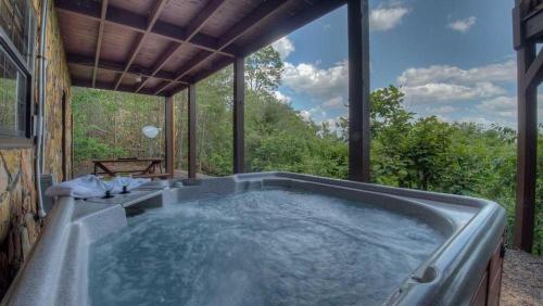 Heavens Whisper- Lake and Mountain Views | Outdoor Fire Pit | Aska Adventure Area - image 2