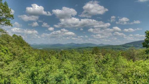 Heavens Whisper in Blue Ridge, USA
