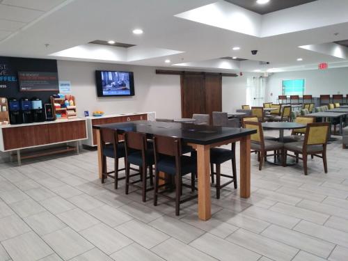 Holiday Inn Express & Suites Orangeburg, an IHG Hotel