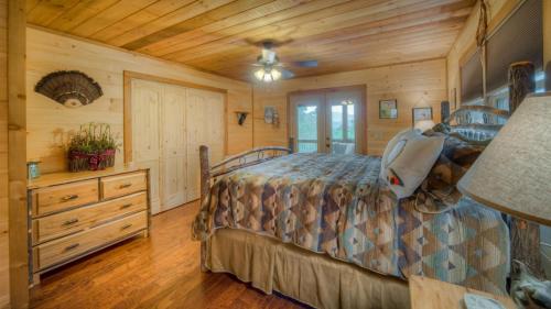 Mountain Laurel Hideaway by Escape to Blue Ridge - image 5