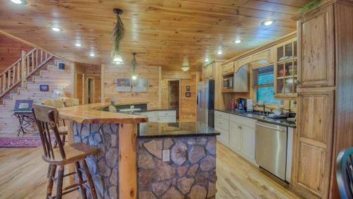 Laurel Valley Lodge by Escape to Blue Ridge - image 2
