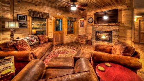 Our Blue Heaven- Private yet convenient | Hot tub |Screened Porch - image 3