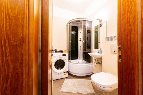 Ancient Storie's AP 65sqm Renovated Free parking