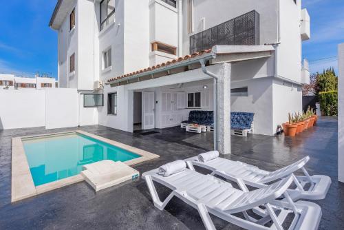  Carlotta House, Pension in El Port