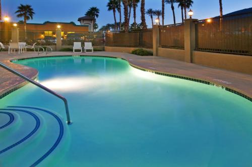 Holiday Inn Express & Suites Rancho Mirage - Palm Spgs Area, an IHG Hotel