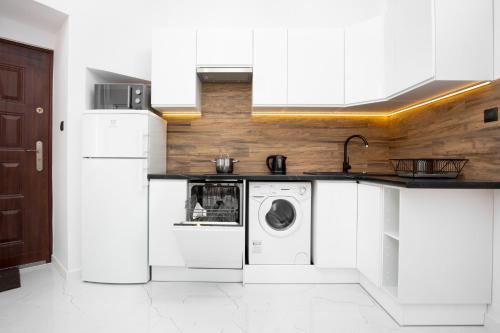 Apartments Aleje Jerozolimskie 85 by Renters - image 14