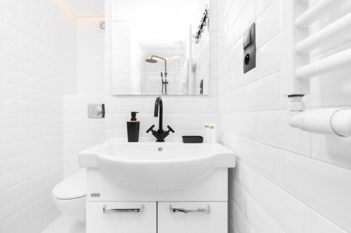 Apartments Aleje Jerozolimskie 85 by Renters - image 3