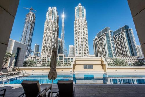 Close to Burj Khalifa & Dubai Mall with Relaxing Balcony, Claren Tower 1, Downtown Dubai by Deluxe Holiday Homes, Dubaj (fotografie 8)